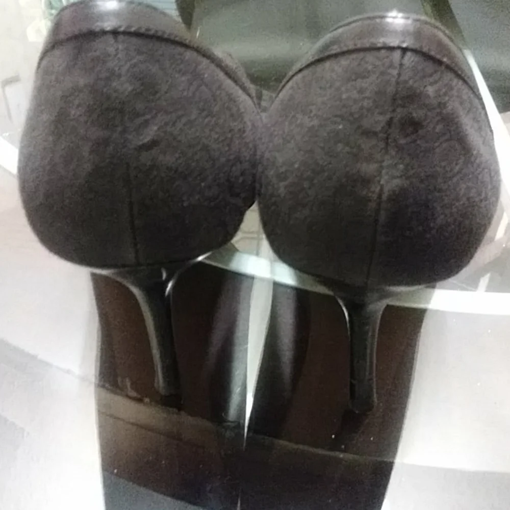 GUESS BLACK 8.5 PUMS, WORN SEVERAL TIMES BUT STILL